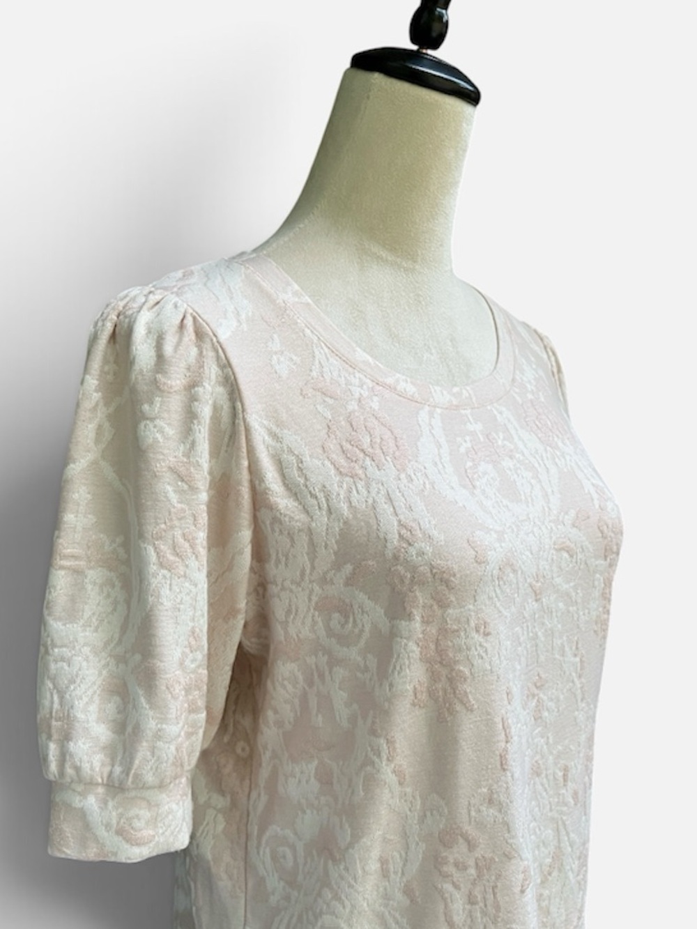 Rose + Olive Puff Sleeve Jacquard Weave w/ Damask-style Pattern Top Size M